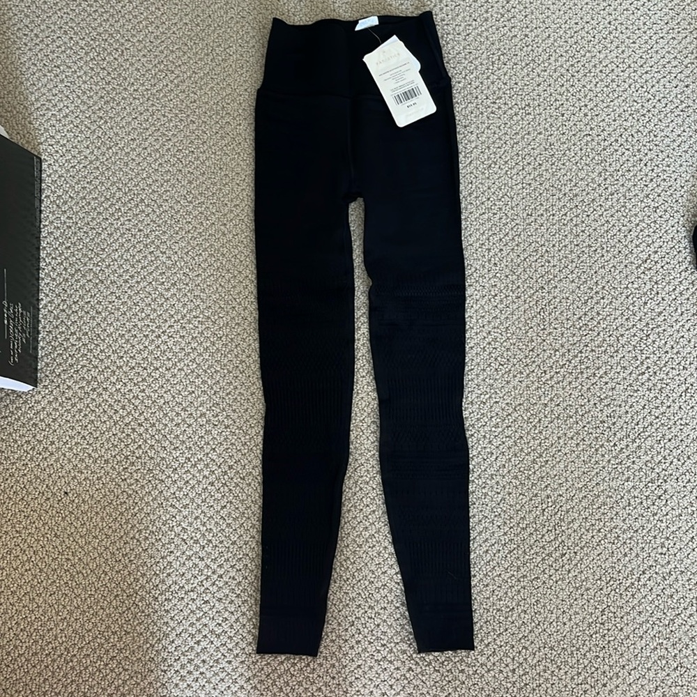 Fabletics High waisted sculpknit macrame 7/8